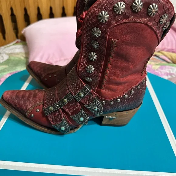 LANE Showdown - Smoldering Ruby Red - comfortable and boldly - Picture 4 of 8